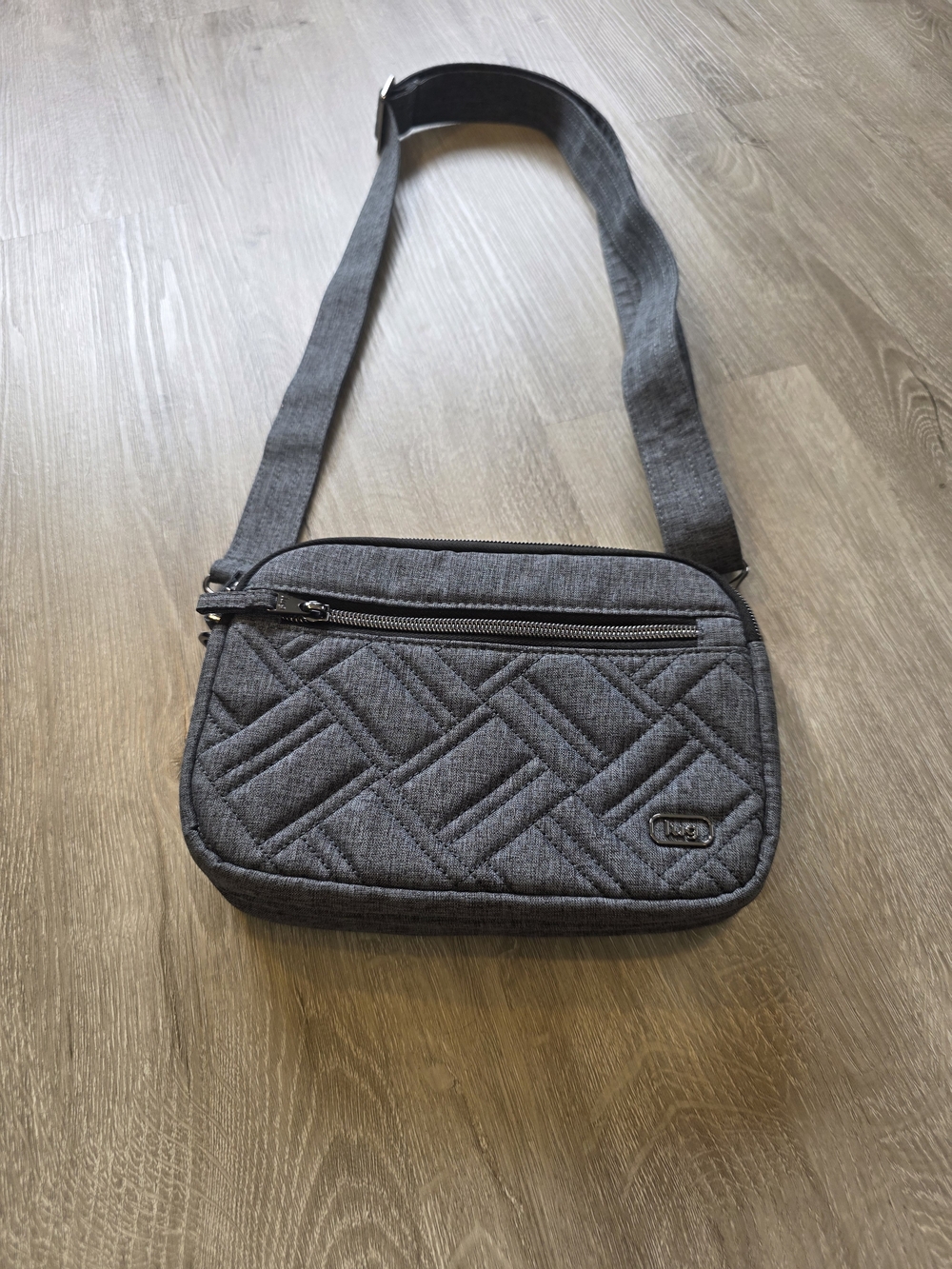 LUG Super Coupe Gray Criss Cross 8 x 6 x 2 Crossbody Shoulder Belt Bag NWOT - Picture 3 of 7